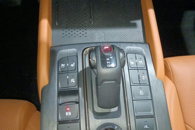 Used Haval H9 2024 2.0T Gasoline All-Wheel-Drive Extreme Edition Gear Lever