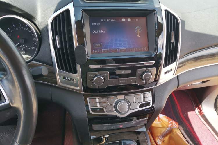 Used Haval H9 2015 2.0T Four-Wheel Drive Luxury 7-Seater Audio And AC Panel
