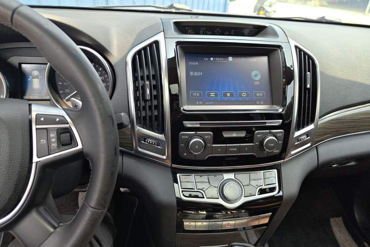 Used Haval H9 2015 2.0T Four-Wheel Drive Luxury 7-Seater Audio And AC Panel
