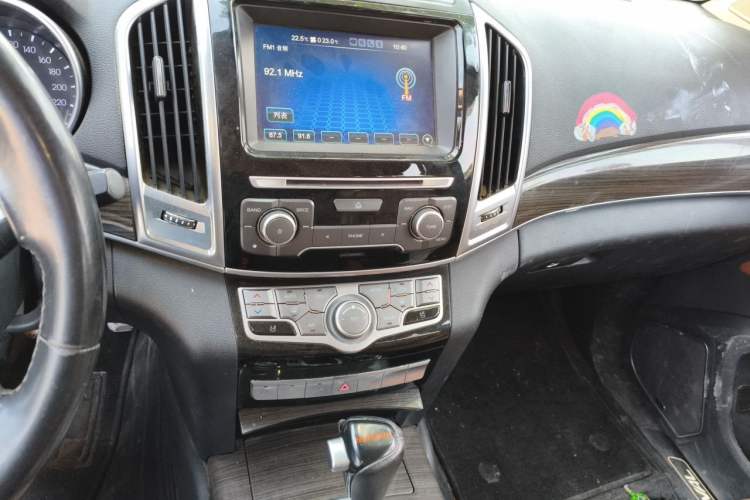 Used Haval H9 2015 2.0T Four-Wheel Drive Luxury 7-Seater Audio And AC Panel
