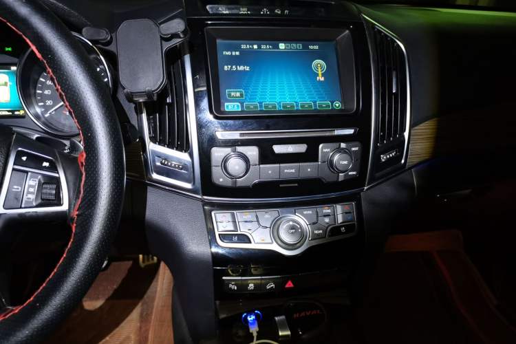 Used Haval H9 2015 2.0T Four-Wheel Drive Luxury 7-Seater Audio And AC Panel