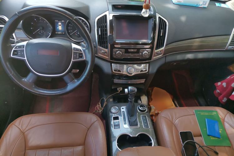 Used Haval H9 2015 2.0T Four-Wheel Drive Luxury 7-Seater Center Console