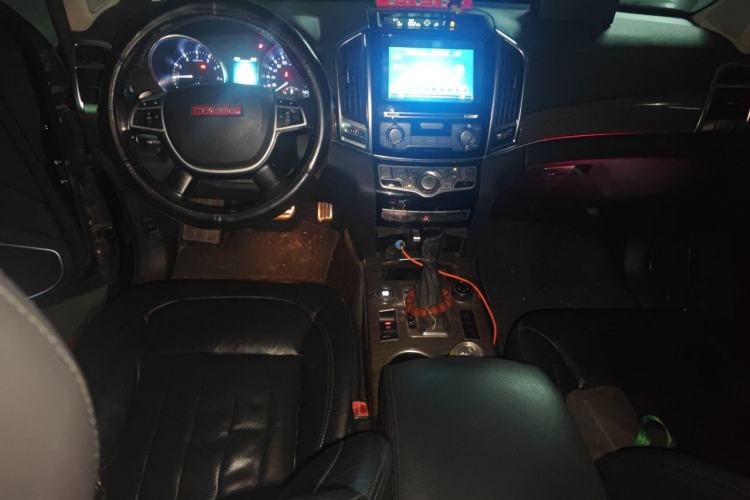 Used Haval H9 2015 2.0T Four-Wheel Drive Luxury 7-Seater Center Console