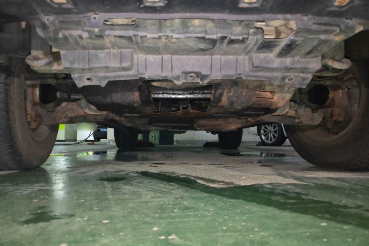 Used Haval H9 2015 2.0T Four-Wheel Drive Standard Model 7 Seats Chassis Front
