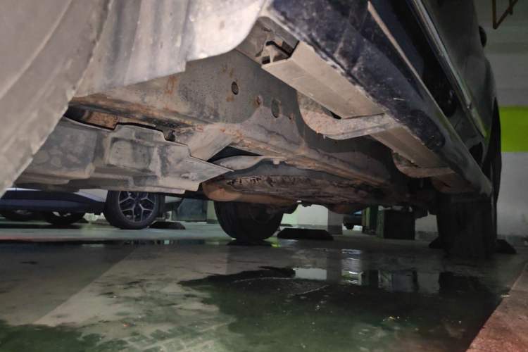 Used Haval H9 2015 2.0T Four-Wheel Drive Standard Model 7 Seats Chassis Front Left