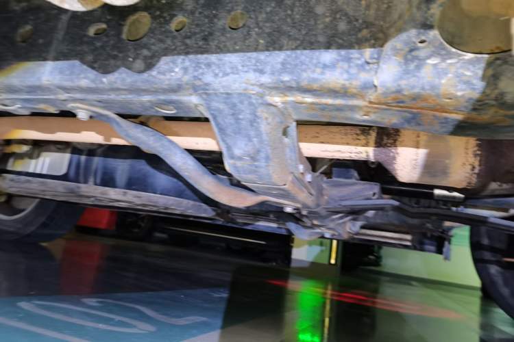 Used Haval H9 2015 2.0T Four-Wheel Drive Luxury 7-Seater Chassis Front Right