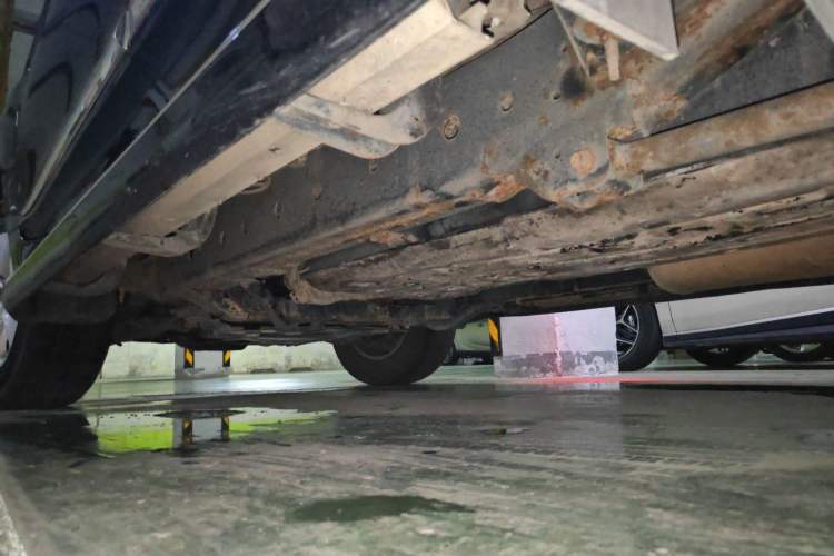 Used Haval H9 2015 2.0T Four-Wheel Drive Standard Model 7 Seats Chassis Rear Left
