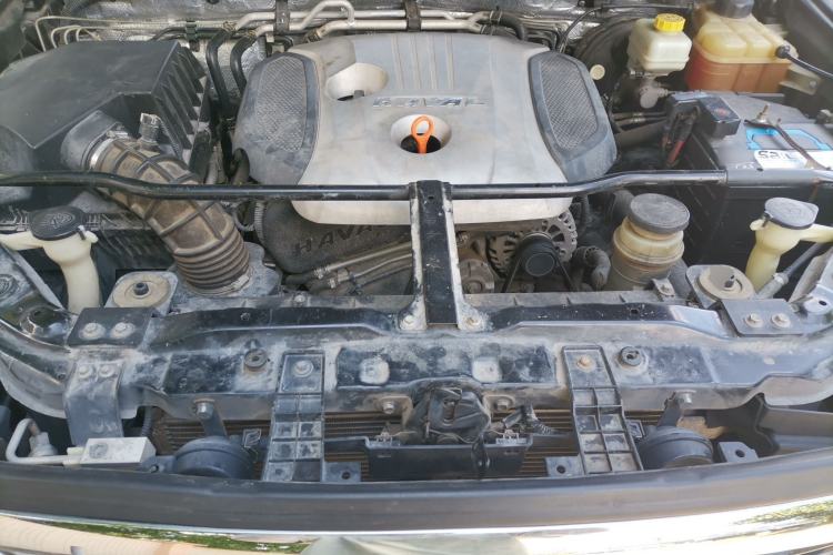 Used Haval H9 2015 2.0T Four-Wheel Drive Luxury 7-Seater Engine Bay