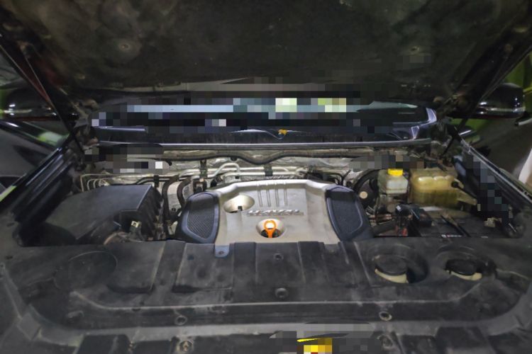 Used Haval H9 2015 2.0T Four-Wheel Drive Standard Model 7 Seats Engine Bay