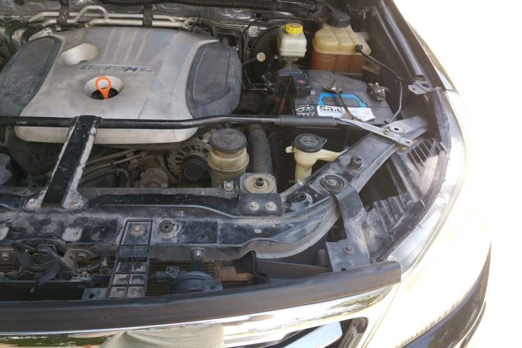 Used Haval H9 2015 2.0T Four-Wheel Drive Luxury 7-Seater Engine Bay Left