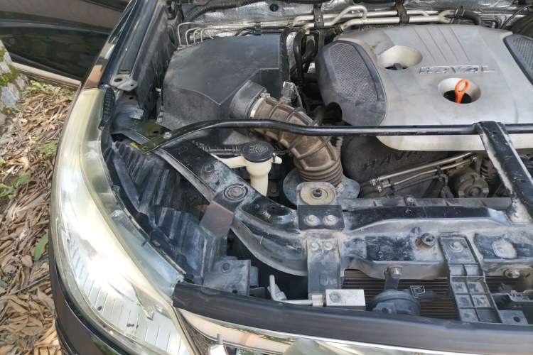 Used Haval H9 2015 2.0T Four-Wheel Drive Luxury 7-Seater Engine Bay Right