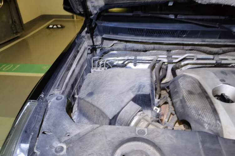Used Haval H9 2015 2.0T Four-Wheel Drive Luxury 7-Seater Engine Bay Right