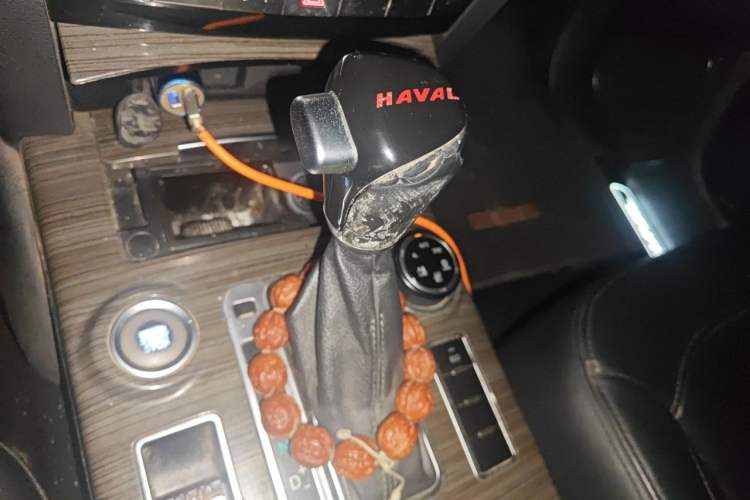 Used Haval H9 2015 2.0T Four-Wheel Drive Luxury 7-Seater Gear Lever