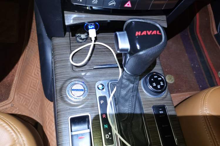 Used Haval H9 2015 2.0T Four-Wheel Drive Luxury 7-Seater Gear Lever