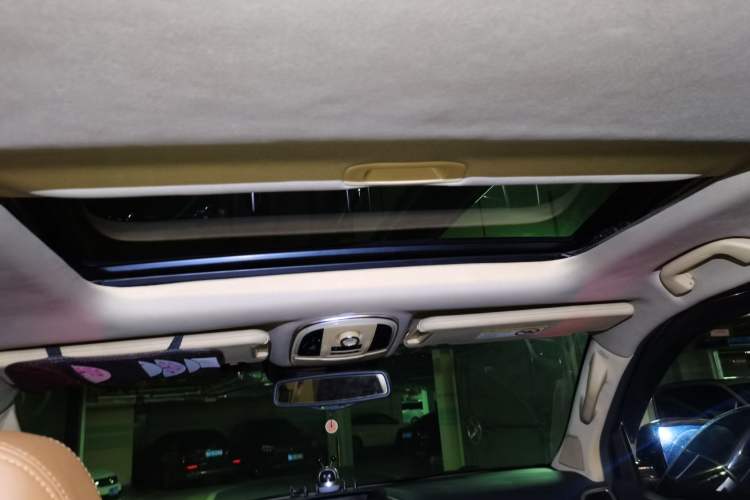 Used Haval H9 2015 2.0T Four-Wheel Drive Luxury 7-Seater Headliner