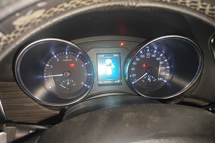 Used Haval H9 2015 2.0T Four-Wheel Drive Luxury 7-Seater Instrument Cluster