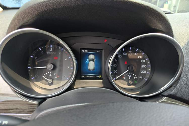 Used Haval H9 2015 2.0T Four-Wheel Drive Luxury 7-Seater Instrument Cluster
