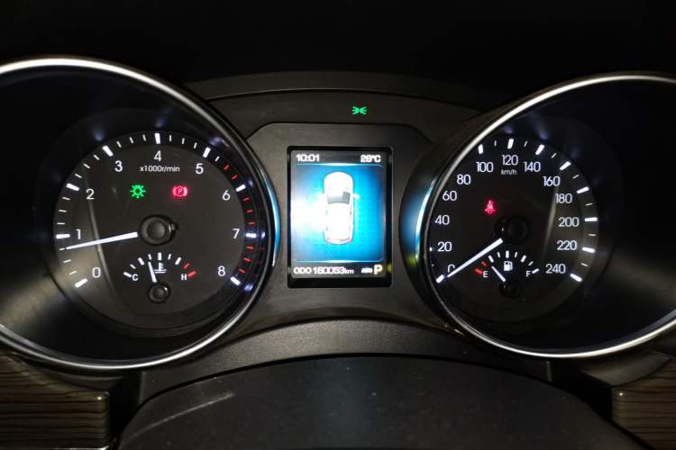 Used Haval H9 2015 2.0T Four-Wheel Drive Luxury 7-Seater Instrument Cluster