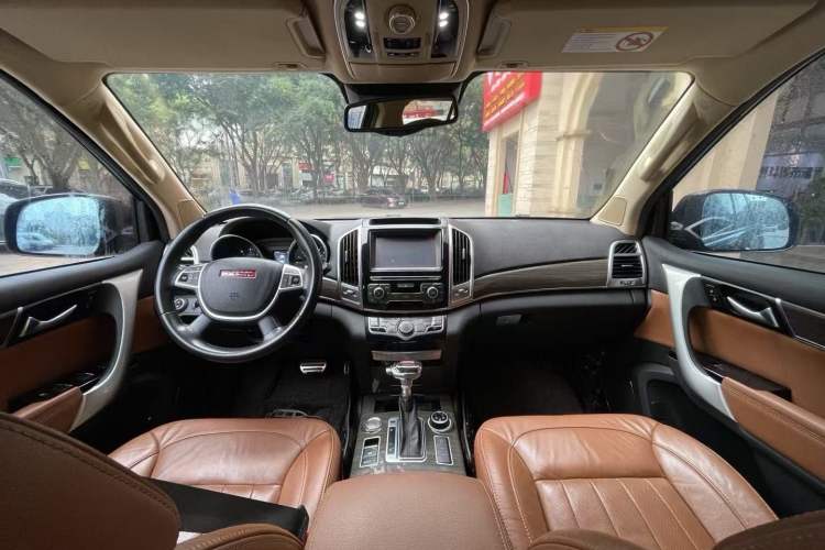 Used Haval H9 2015 2.0T Four-Wheel Drive Luxury 7-Seater Interior 1