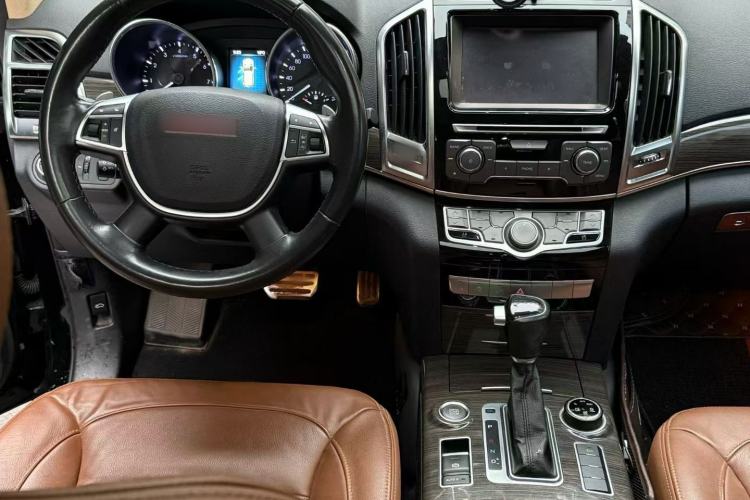 Used Haval H9 2015 2.0T Four-Wheel Drive Luxury 7-Seater Interior 1