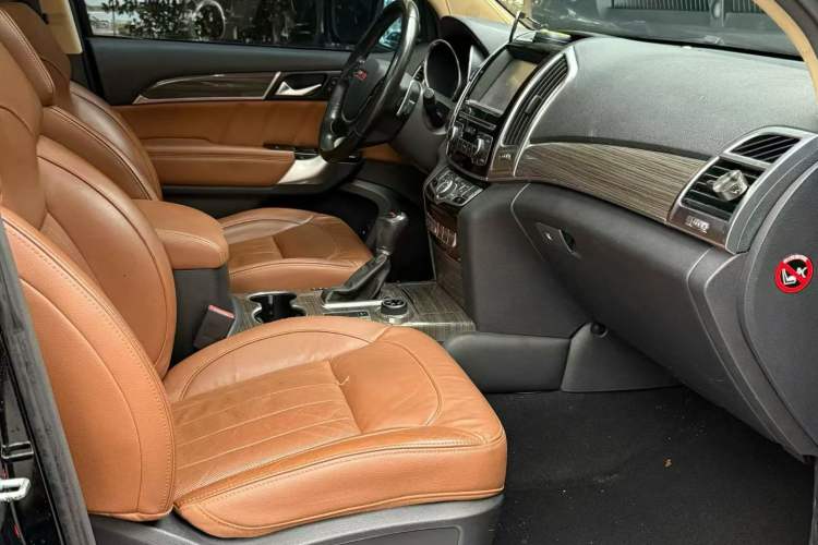 Used Haval H9 2015 2.0T Four-Wheel Drive Luxury 7-Seater Interior 2