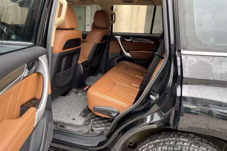 Used Haval H9 2015 2.0T Four-Wheel Drive Luxury 7-Seater Interior 3