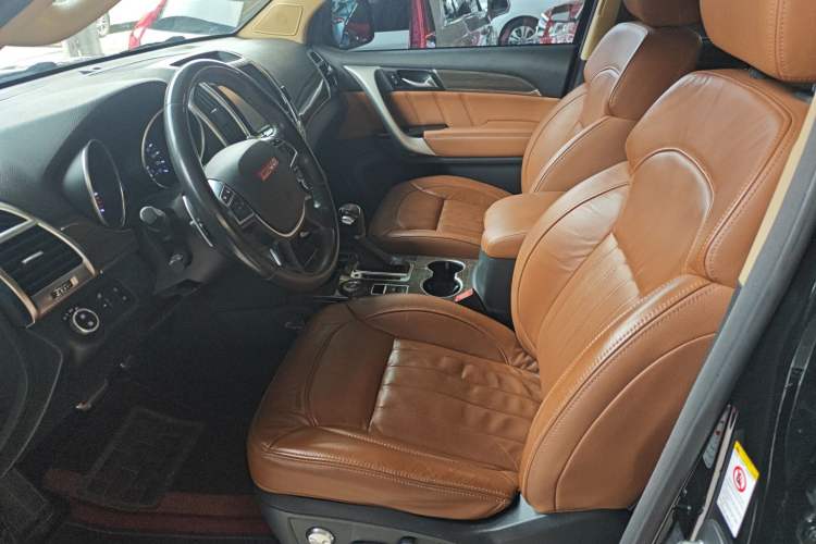 Used Haval H9 2015 2.0T Four-Wheel Drive Luxury 7-Seater Interior 3