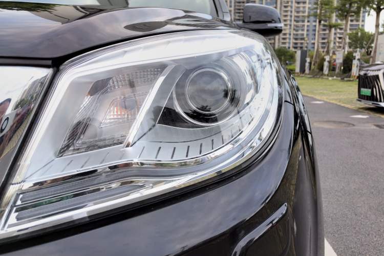 Used Haval H9 2015 2.0T Four-Wheel Drive Luxury 7-Seater Left Front Headlight