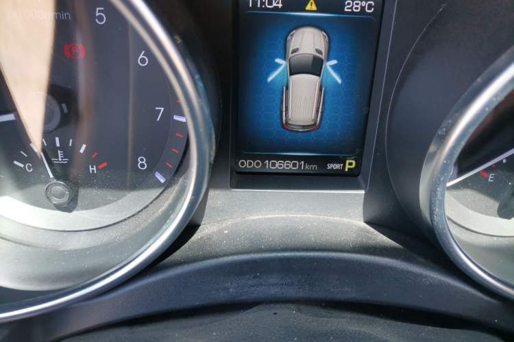 Used Haval H9 2015 2.0T Four-Wheel Drive Luxury 7-Seater Odometer Close Up