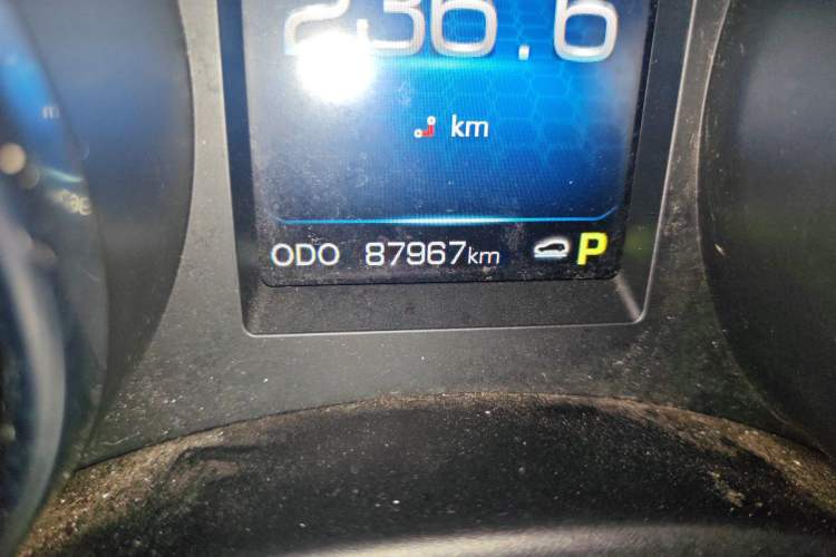 Used Haval H9 2015 2.0T Four-Wheel Drive Standard Model 7 Seats Odometer Close Up