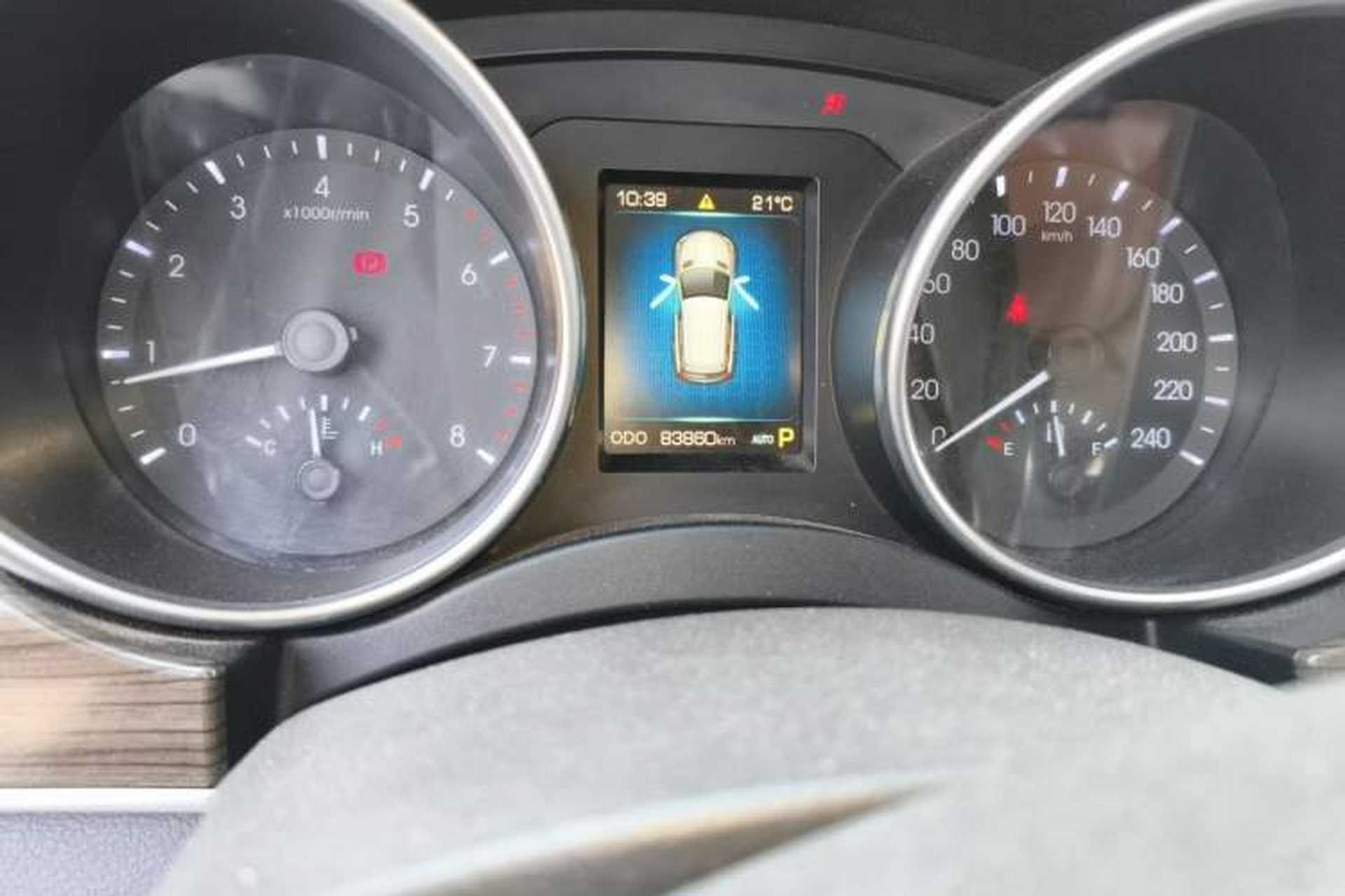 Used Haval H9 2015 2.0T Four-Wheel Drive Luxury 7-Seater Odometer Close Up
