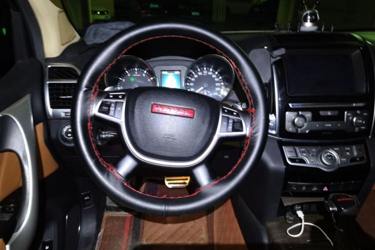 Used Haval H9 2015 2.0T Four-Wheel Drive Luxury 7-Seater Steering Wheel