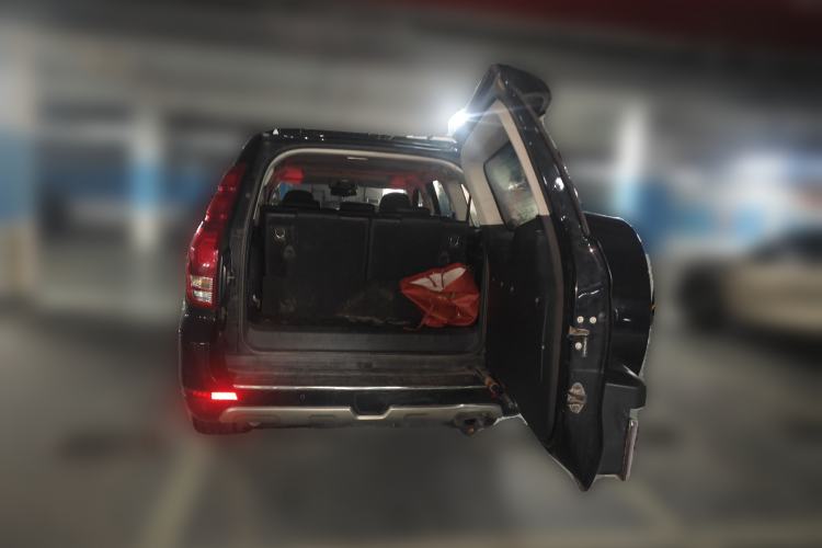 Used Haval H9 2015 2.0T Four-Wheel Drive Luxury 7-Seater Trunk