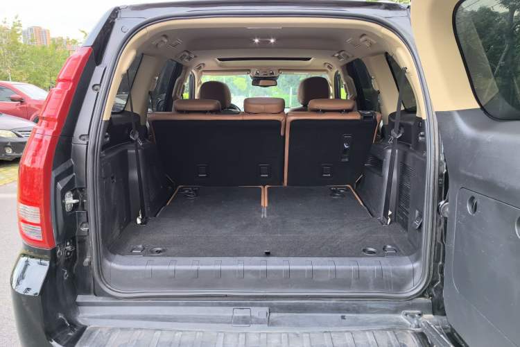 Used Haval H9 2015 2.0T Four-Wheel Drive Luxury 7-Seater Trunk