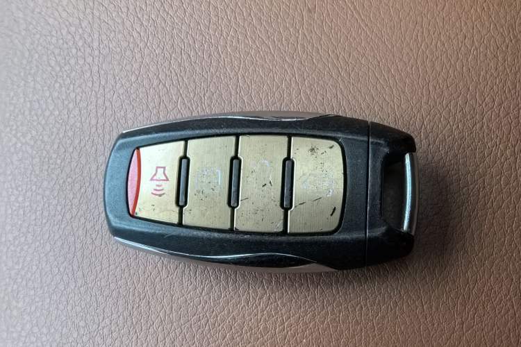 Used Haval H9 2015 2.0T Four-Wheel Drive Luxury 7-Seater Vehicle Key