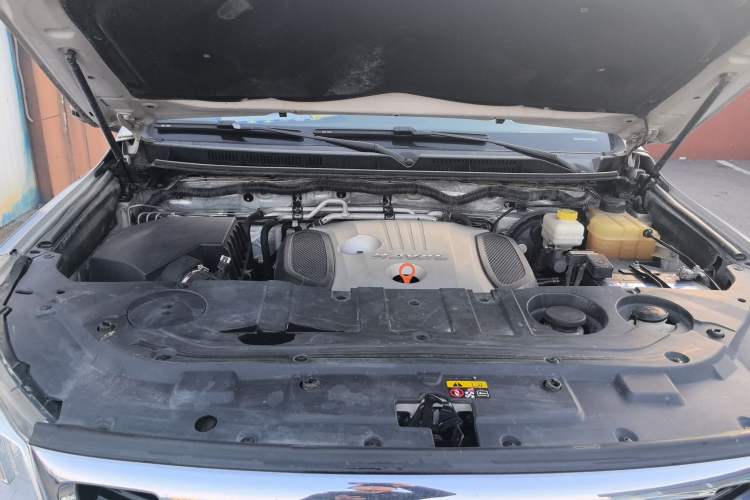 Used Haval H9 2015 2.0T Four-Wheel Drive Standard Model 7 Seats Engine Bay