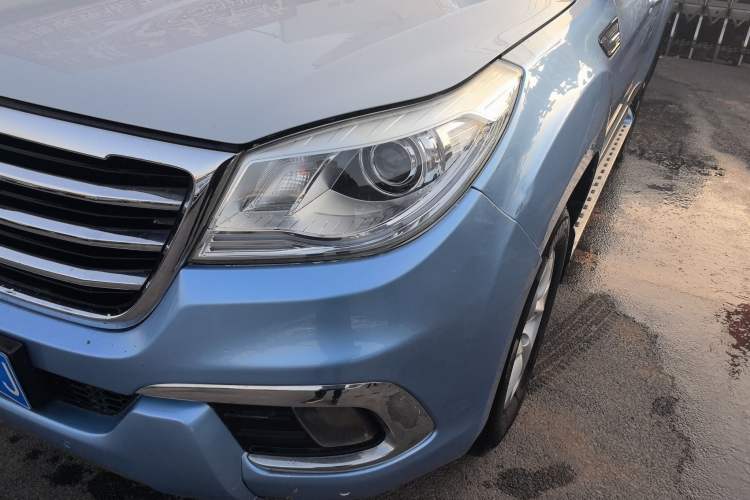 Used Haval H9 2015 2.0T Four-Wheel Drive Standard Model 7 Seats Left Front Headlight