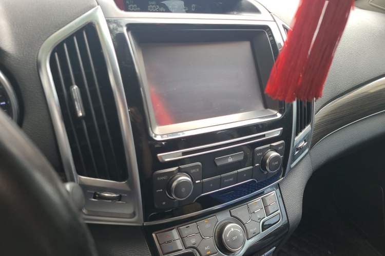Used Haval H9 2015 2.0T Four-Wheel Drive Standard Model 7 Seats Audio And AC Panel
