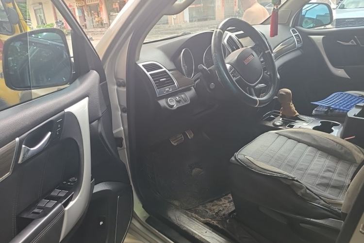 Used Haval H9 2015 2.0T Four-Wheel Drive Standard Model 7 Seats Driver Seat