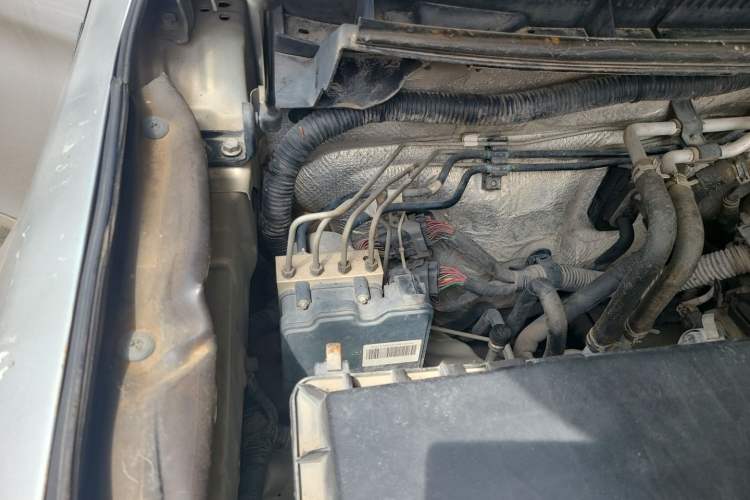 Used Haval H9 2015 2.0T Four-Wheel Drive Standard Model 7 Seats Engine Bay Right