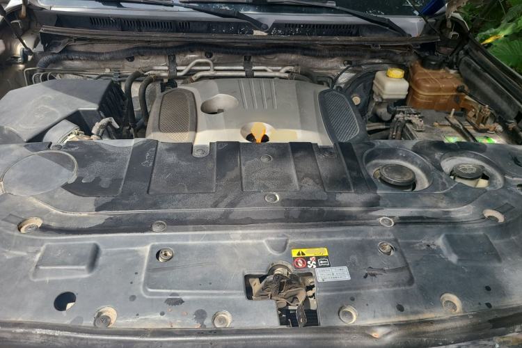 Used Haval H9 2015 2.0T Four-Wheel Drive Standard Model 7 Seats Engine Bay
