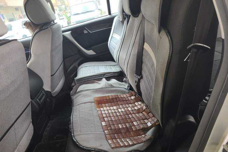 Used Haval H9 2015 2.0T Four-Wheel Drive Standard Model 7 Seats Left Rear Seat