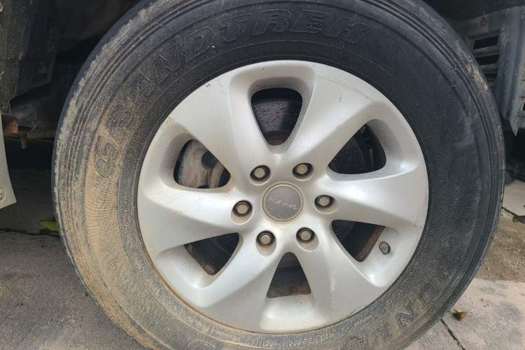 Used Haval H9 2015 2.0T Four-Wheel Drive Standard Model 7 Seats Right Front Wheel Hub