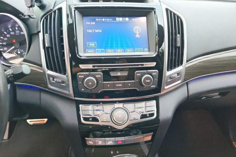 Used Haval H9 2015 2.0T Four-Wheel Drive Luxury Model 5 Seats Audio And AC Panel