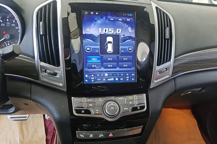 Used Haval H9 2015 2.0T Four-Wheel Drive Luxury 7-Seater Audio And AC Panel