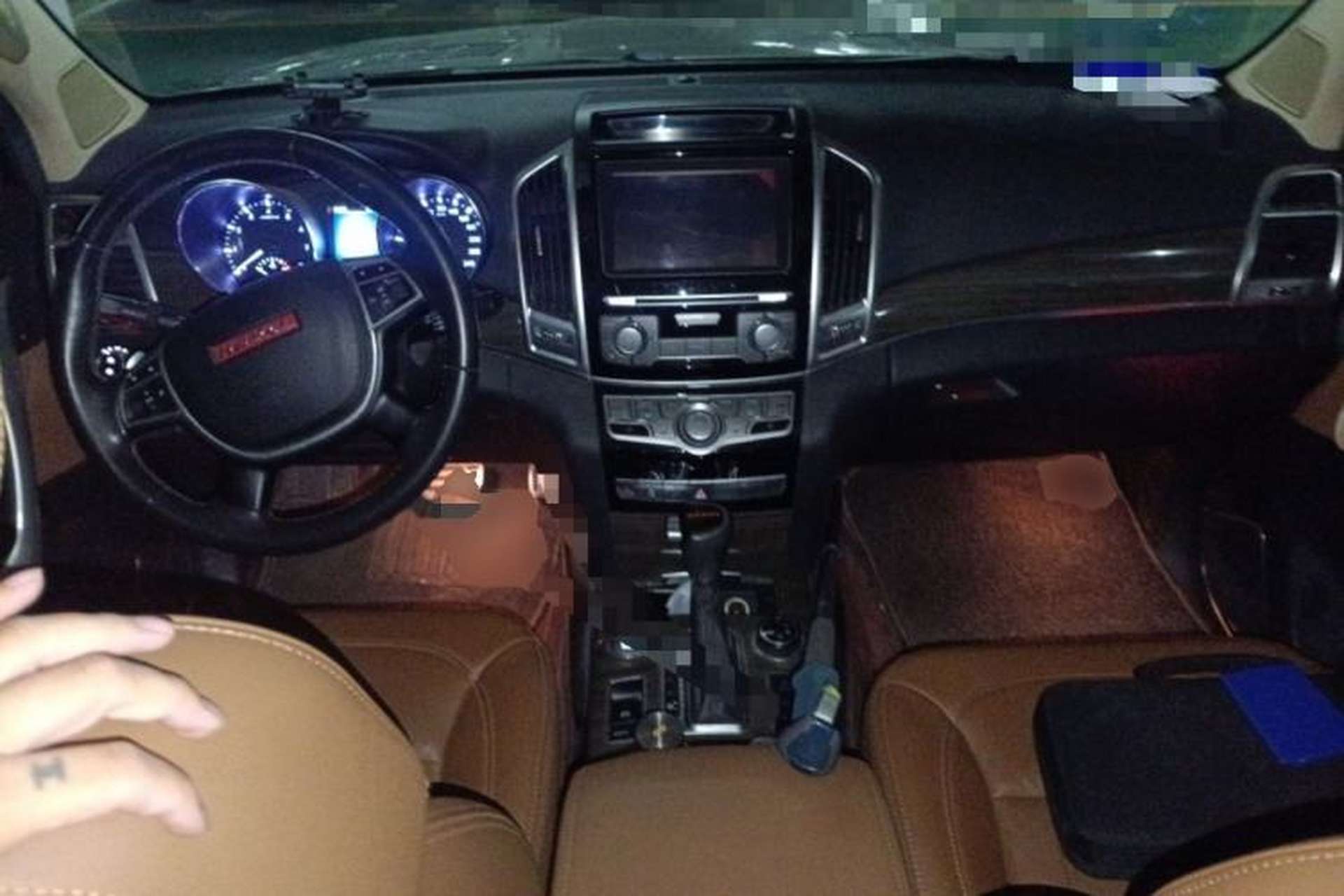 Used Haval H9 2015 2.0T Four-Wheel Drive Luxury 7-Seater Center Console
