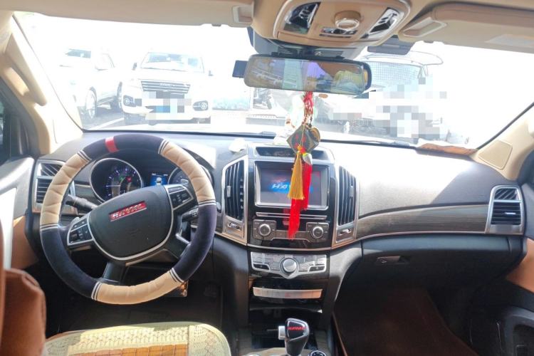 Used Haval H9 2015 2.0T Four-Wheel Drive Luxury 7-Seater Center Console
