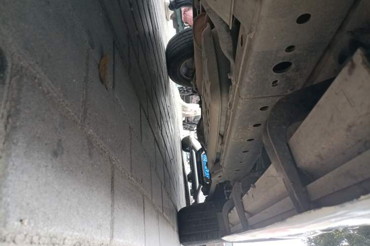 Used Haval H9 2015 2.0T Four-Wheel Drive Standard Model 7 Seats Chassis Front Left