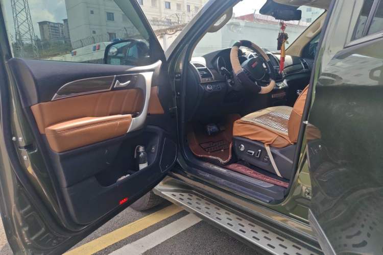 Used Haval H9 2015 2.0T Four-Wheel Drive Luxury 7-Seater Driver Seat