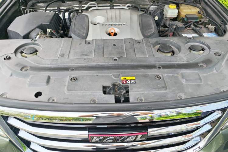 Used Haval H9 2015 2.0T Four-Wheel Drive Luxury Model 5 Seats Engine Bay